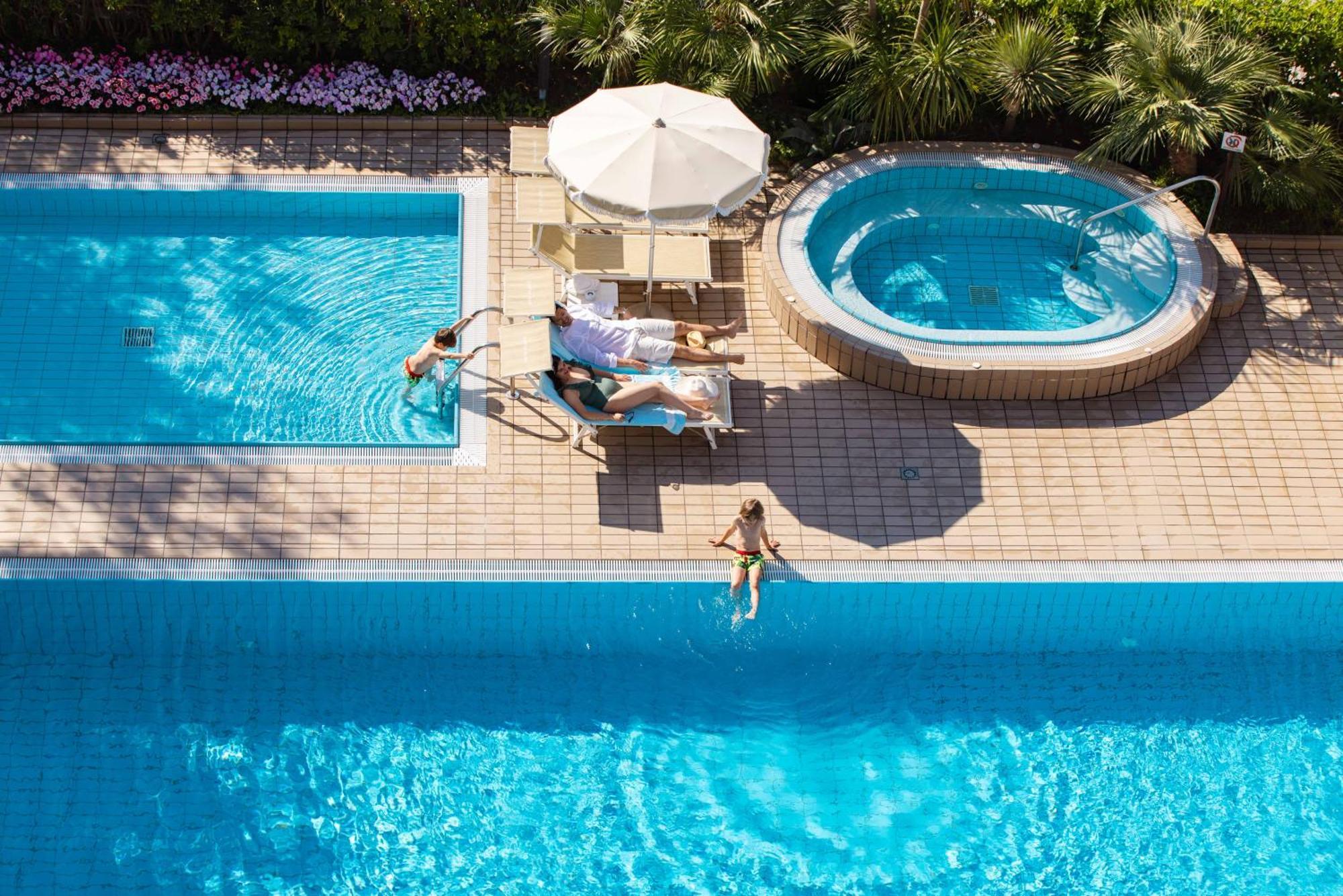 Hotel Atlantic Lignano Sabbiadoro Ngoại thất bức ảnh