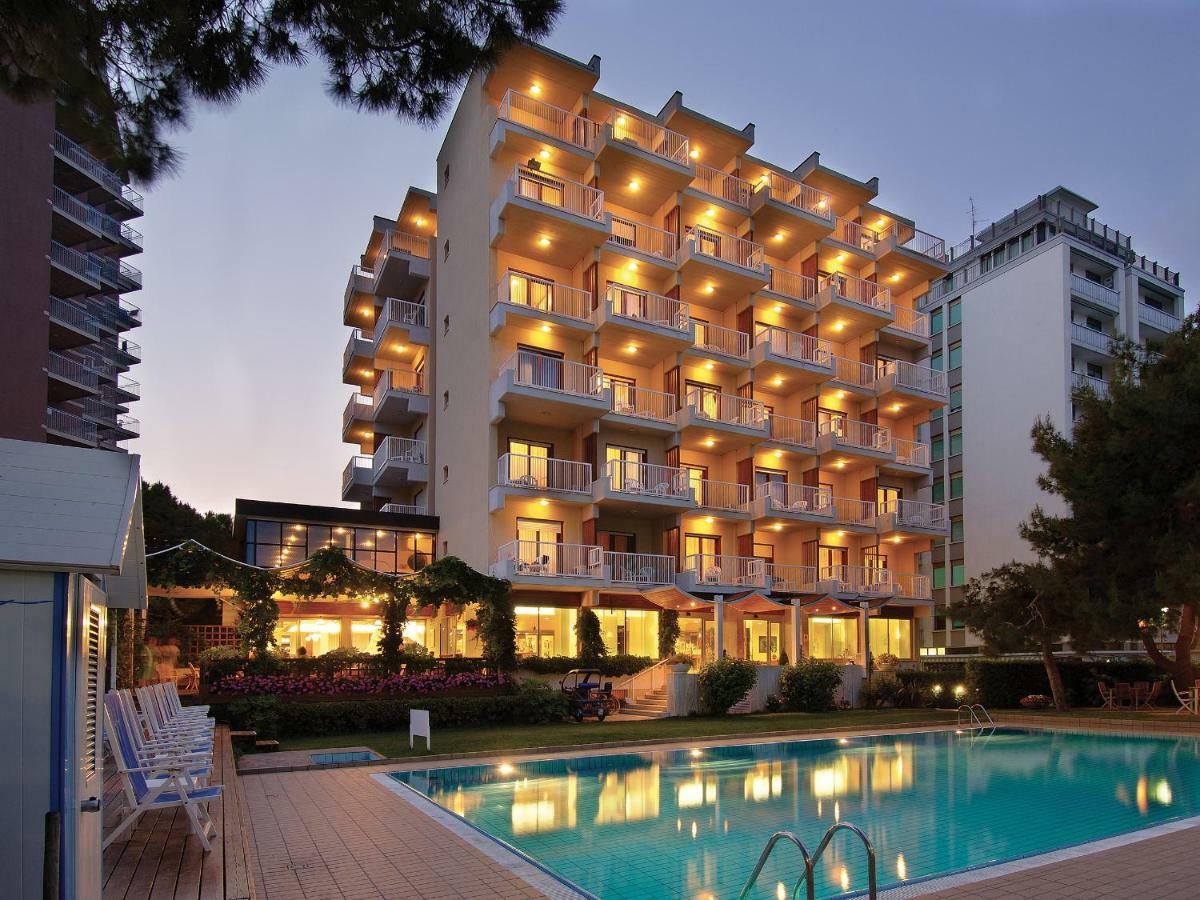 Hotel Atlantic Lignano Sabbiadoro Ngoại thất bức ảnh